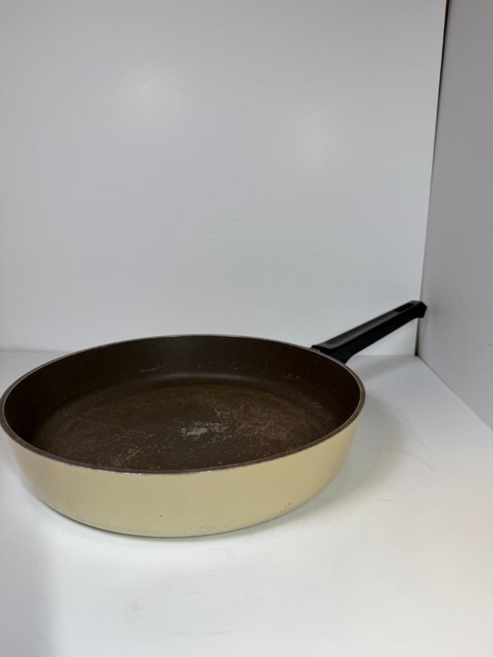 Vintage Club Cookware Aluminum 10" Frying Pan in Harvest Gold